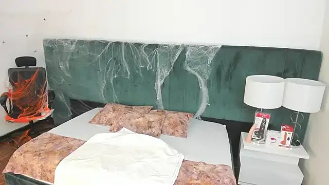 VanessaParis__ from StripChat