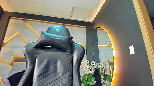 VenusBlazer from StripChat