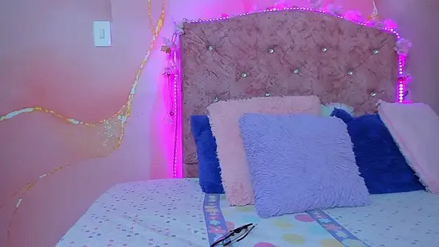 violet_taylor_ from StripChat