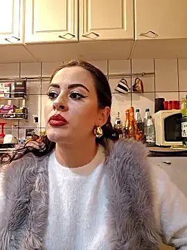  WatchTheQUEEnConQuer88 chat room