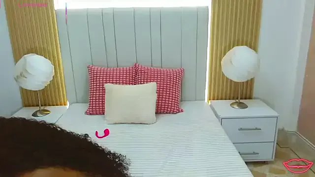 WildScarlet from StripChat