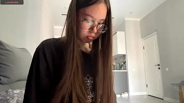 Wow_Akemi from StripChat