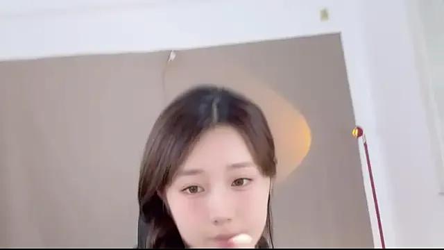 yiyi5588 from StripChat is Freechat