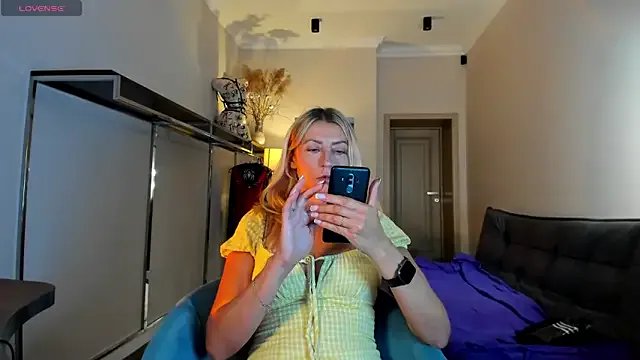 ZoeGrant from StripChat