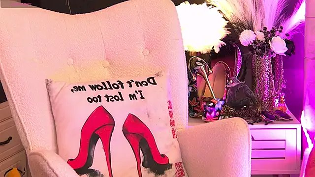 ZoeMesmerize from StripChat