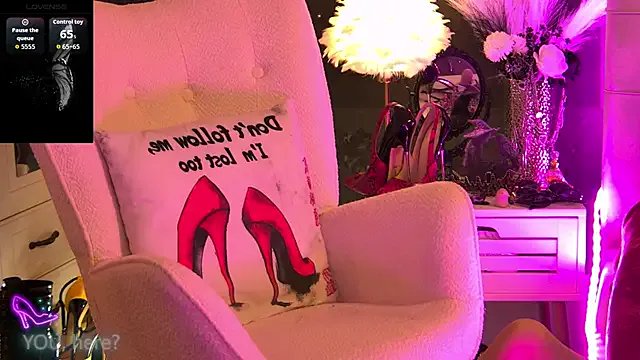 ZoeMesmerize from StripChat